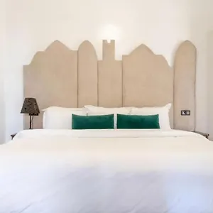  Riad Manzal